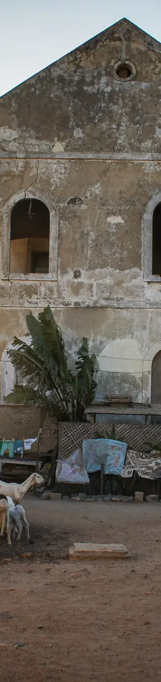 Lerne über die düstere Geschichte der Ile de Gorée im Senegal